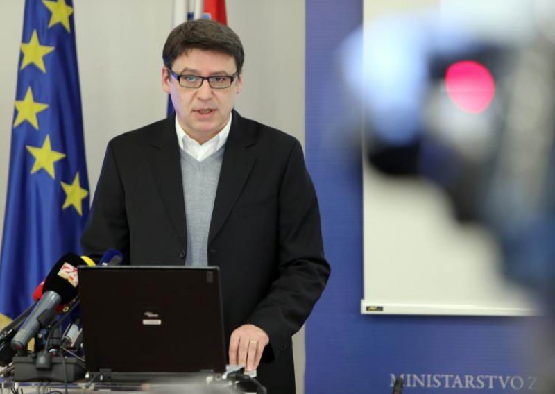 'Ne može se ministar voziti u autu od 650.000 kuna'