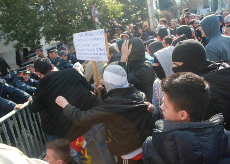 Policija rastjerala prosvjednike u Podgorici
