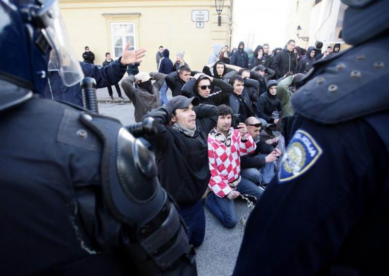 Policija nije dala prosvjednicima na Markov trg