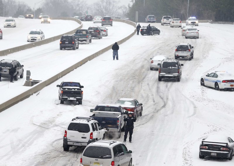 Sniježna oluja ubila 20 ljudi