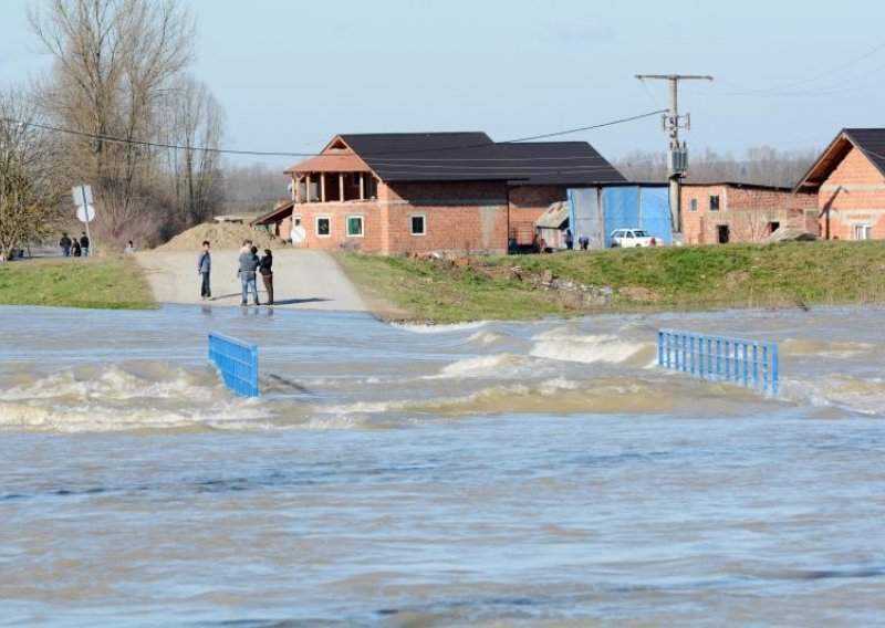 Dramatična borba s nabujalom Kupom i Savom