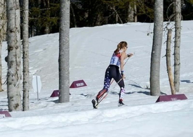 Zimske su Olimpijske igre, a ona nastupa u kratkim rukavima!