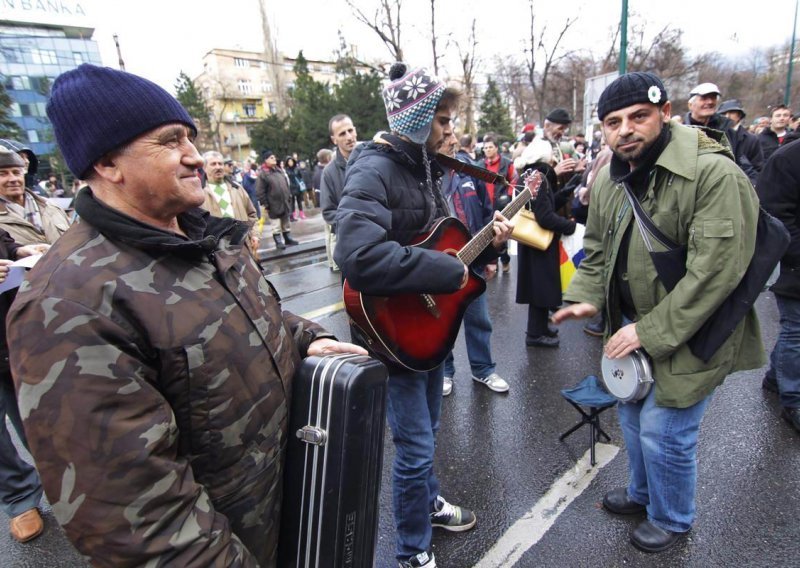 Malobrojni prosvjeduju u Sarajevu