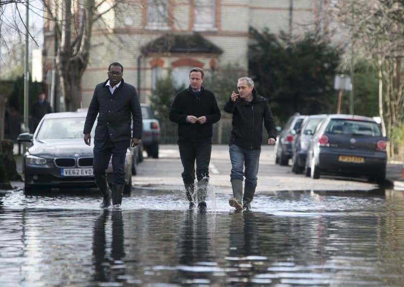 Poplave britanskog premijera ostavile kod kuće
