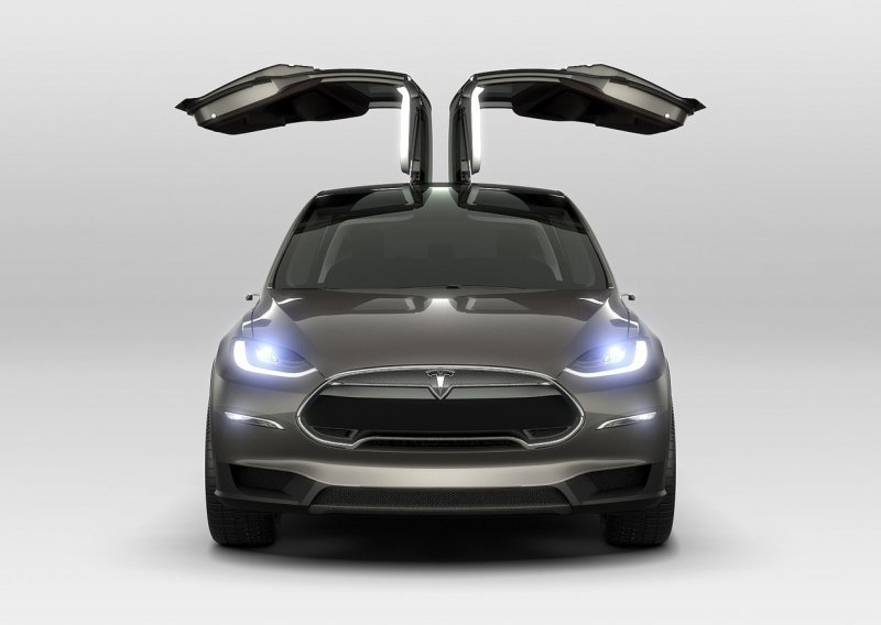 Teslin SUV Model X imat će vrata gullwing