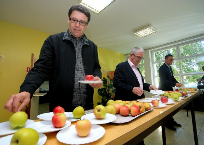 Škole nabavljaju jabuke za nevjerojatnih 18 kuna po kilogramu!
