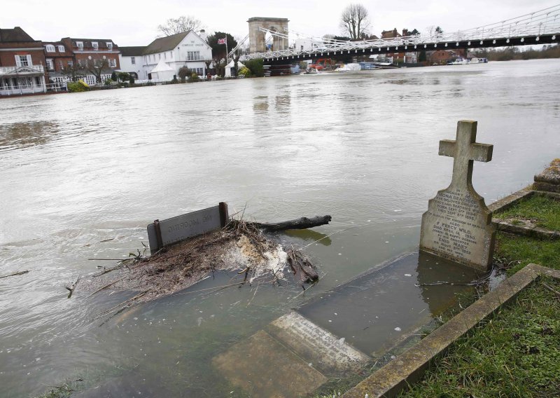 Rekordan vodostaj Temze, poplave diljem Britanije!