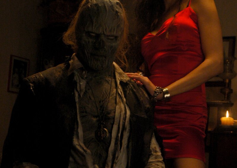 Angažirani Clooney i Katarina Radivojević u zagrljaju zombija