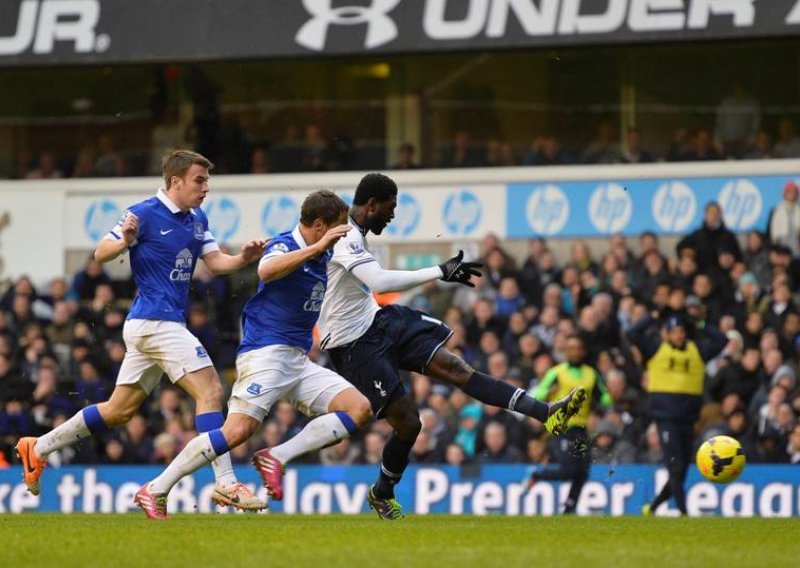 Adebayor junak, Tottenham svladao Everton