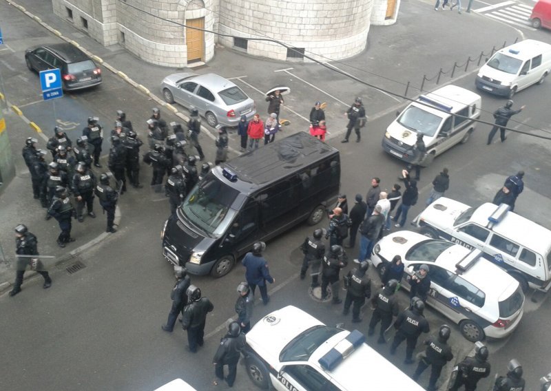 Policija u Sarajevu spustila štitove