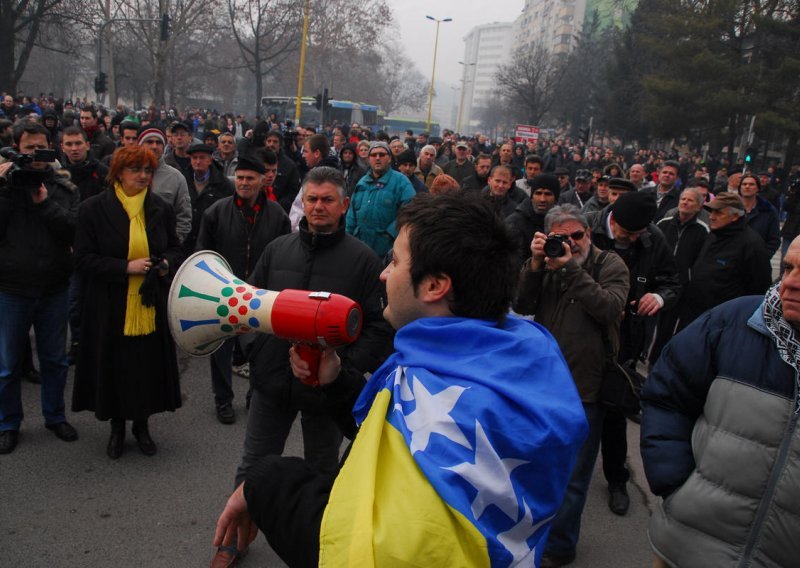 Nastavljeni prosvjedi u Sarajevu, traži se smjena Vlade Federacije BiH