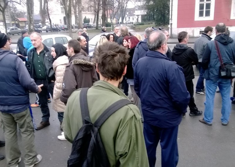 Tek 50-tak Siščana na prosvjedu protiv Lovrić Merzel