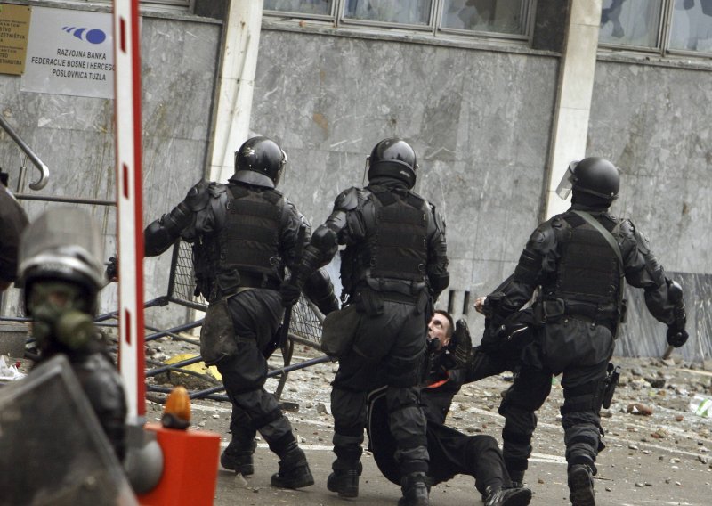 'Policijska žeđ za nasiljem otkrila je niz bosanskih Janukoviča'