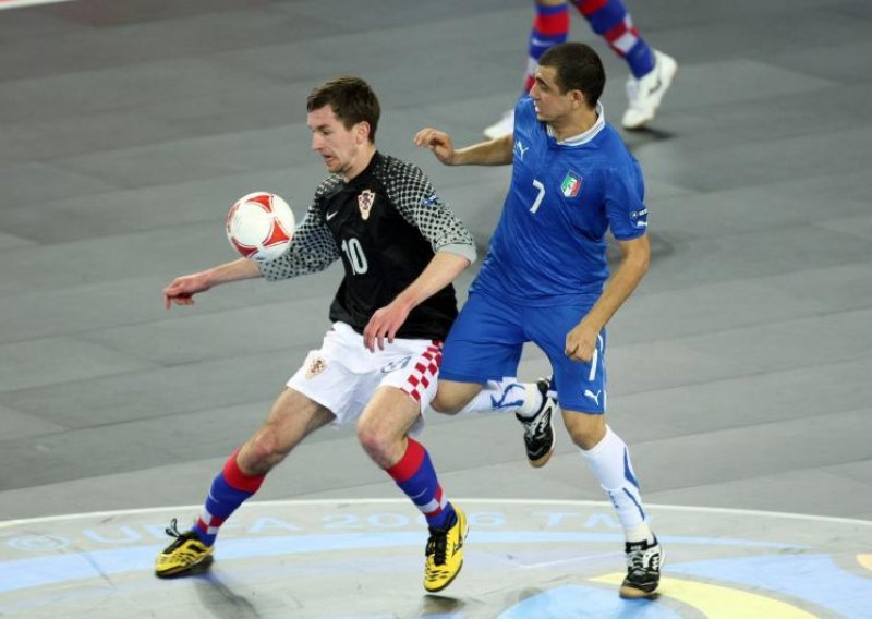 Hrvatska nesretna; Italija u polufinalu