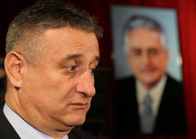 Karamarko oko sebe okuplja poslušnike za EU