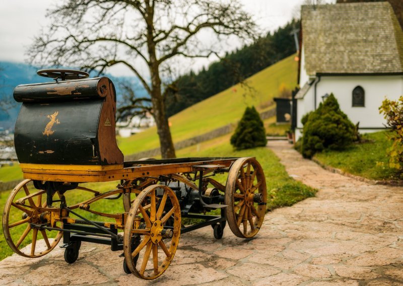 Porscheov prvi automobil pronađen u staji nakon 112 godina