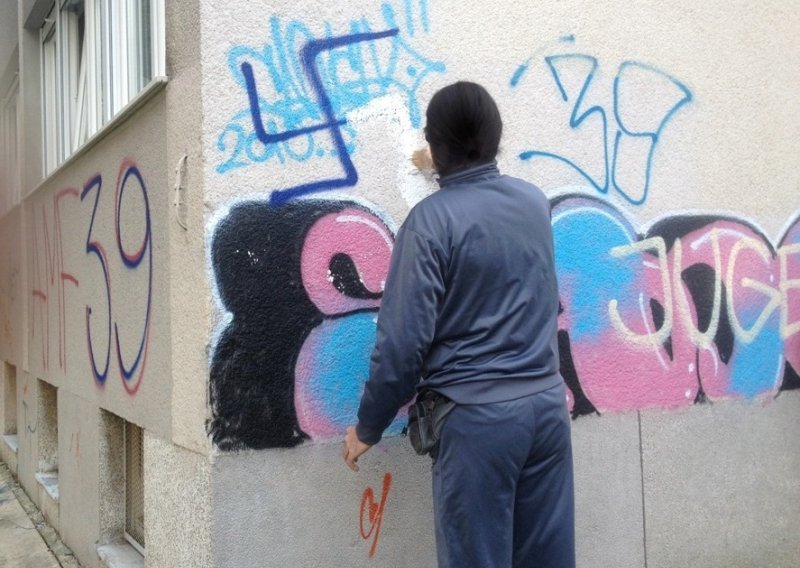 Akcija brisanja fašističkih simbola u Splitu