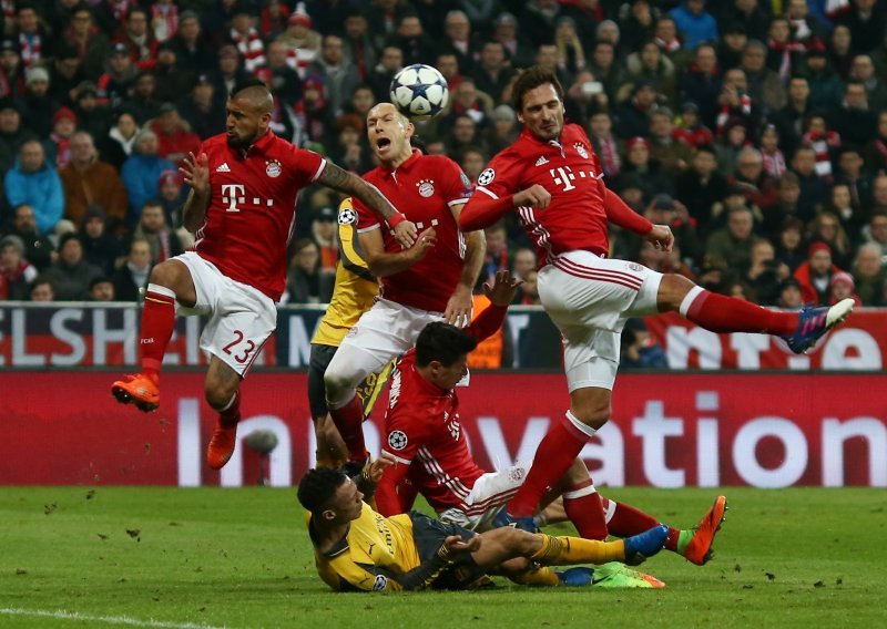 Petarda u Münchenu; Bayern išamarao Arsenal