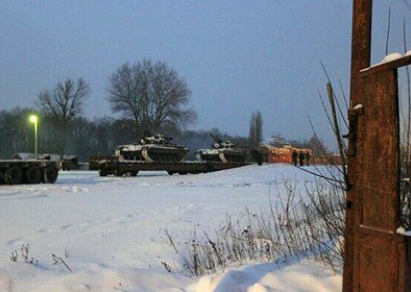 Sa sjevera Ukrajine krenuli tenkovi: kamo idu?