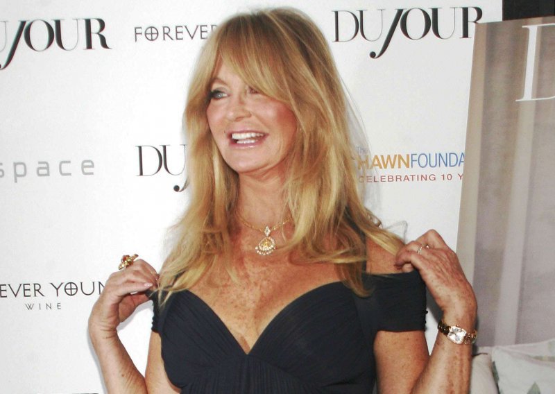 Davos: Goldie Hawn i ružine latice u WC-u