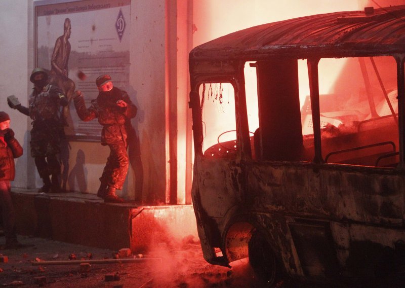 Žestoki sukobi u Ukrajini: Oko stotinu ozlijeđenih