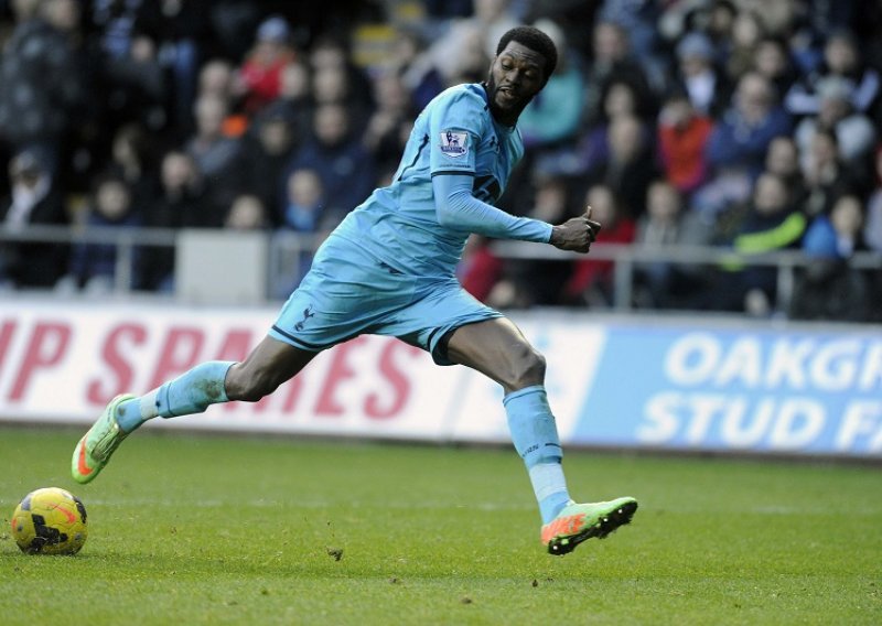 Adebayor junak, Spursi pobjedom dostigli Liverpool