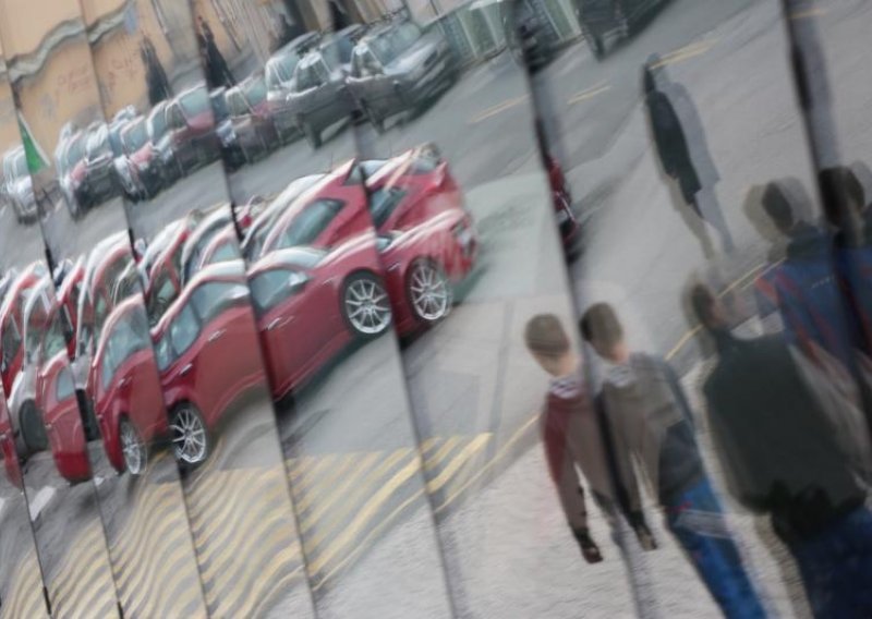 Tri prometne nesreće u Zagrebu, nekoliko ljudi ozlijeđeno