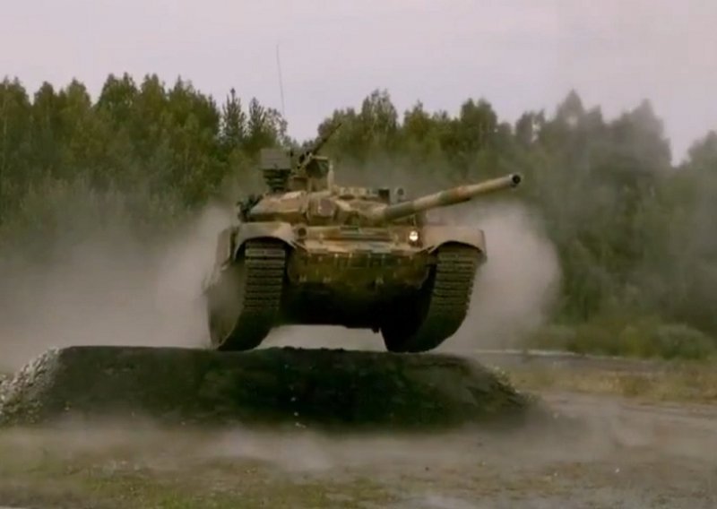 Ruski tenkovi mogu skakati i pucati dok lete!