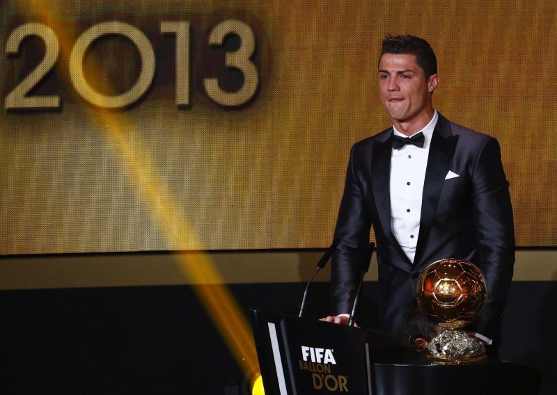 Ronaldo u suzama primio Zlatnu loptu: Ne mogu opisati ovo...