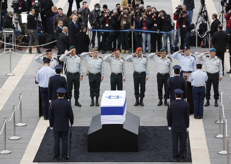 Izrael odaje službenu počast Arielu Sharonu