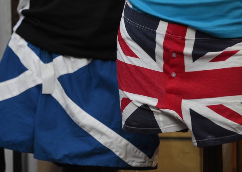Ode li Škotska, Velika Britanija preuzima sav dug