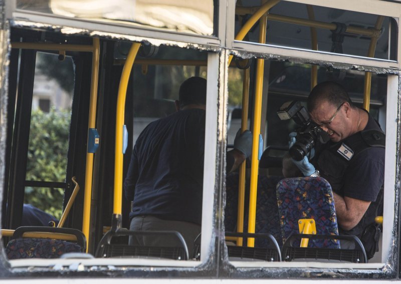 U izraelskom autobusu eksplodirala bomba