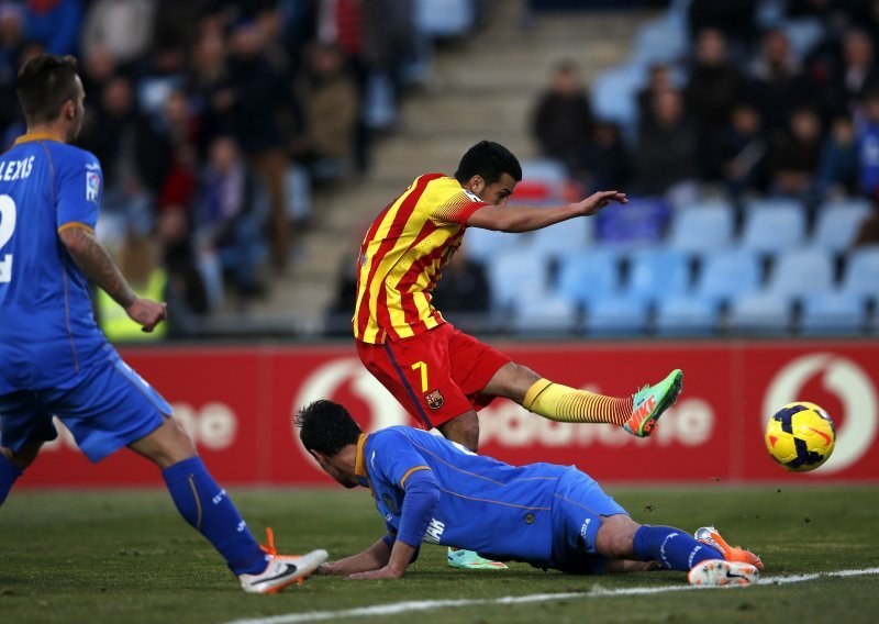 Barca gubila 0:2, a onda se raspucao Pedro!