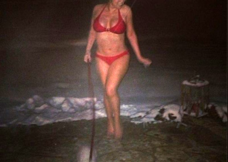 Mariah Carey šeće u badiću po snijegu