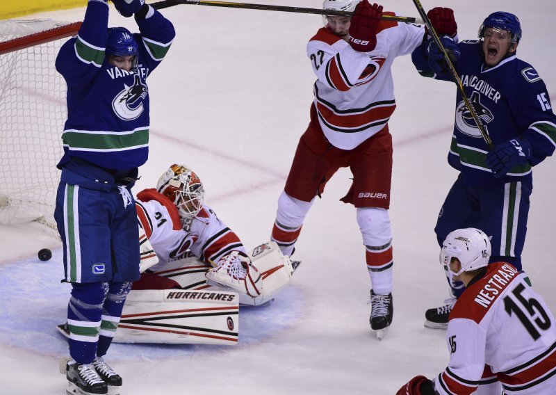 Hokejaši Vancouvera nadoknadili zaostatak od tri gola; kakva drama!