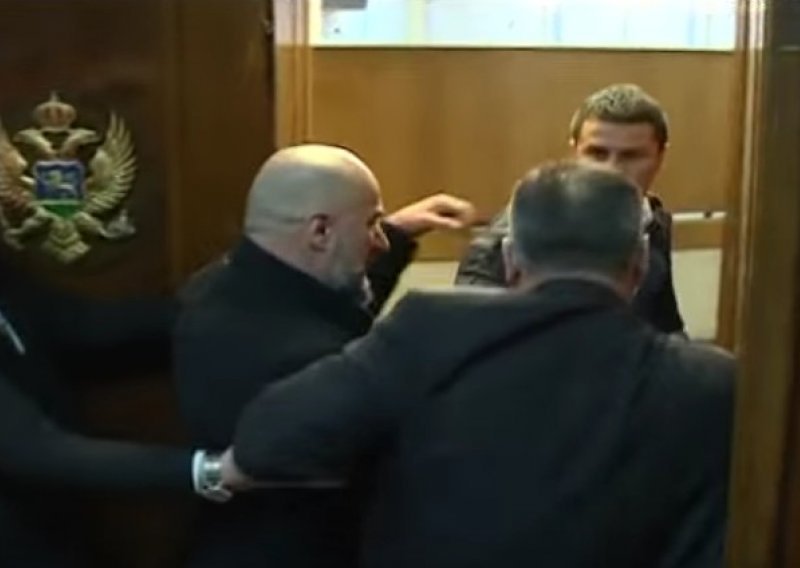 Umalo tučnjava u crnogorskom parlamentu