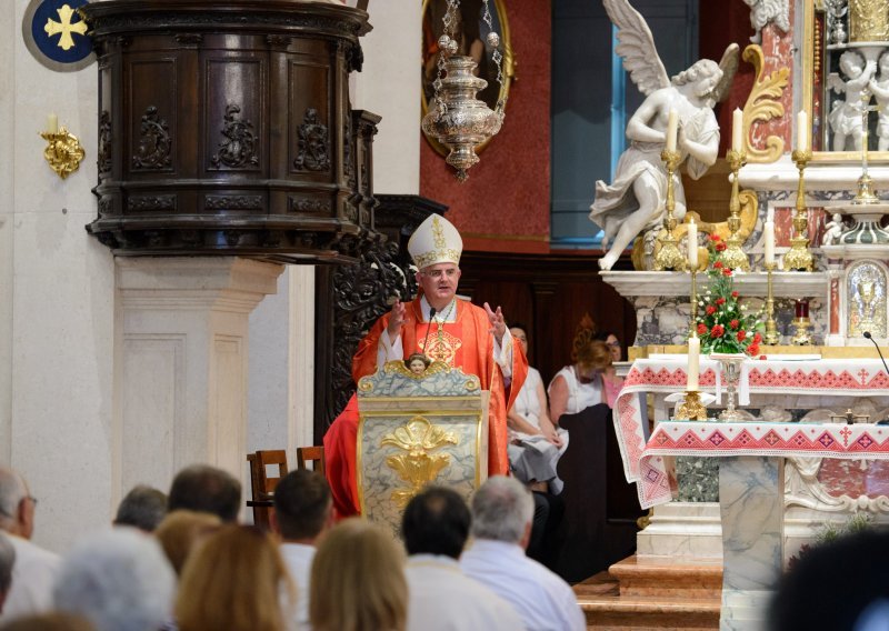 Biskup Uzinić: Ako život započinje začećem, nema 'ali'