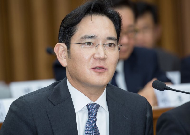Nakon desetak uhićenih sud u lovu na Samsungovog šefa