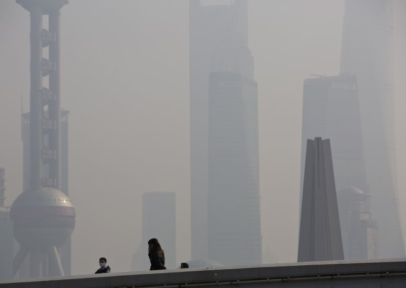 CCTV: Smog nam je povećao smisao za humor?!