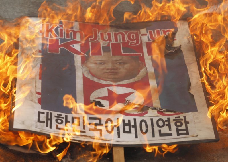 Sjeverna Koreja: Zasut ćemo vam predsjednika vatrom!