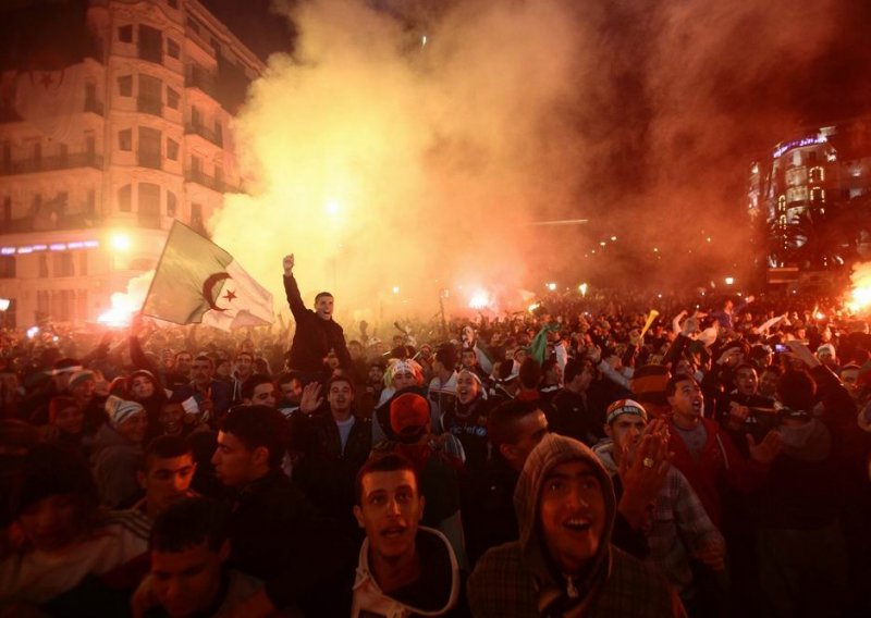 Veliko slavlje Alžira zasjenila pogibija 12 navijača