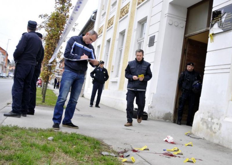 Opet frka u Vukovaru: Prilikom razbijanja ploče prolivena i krv