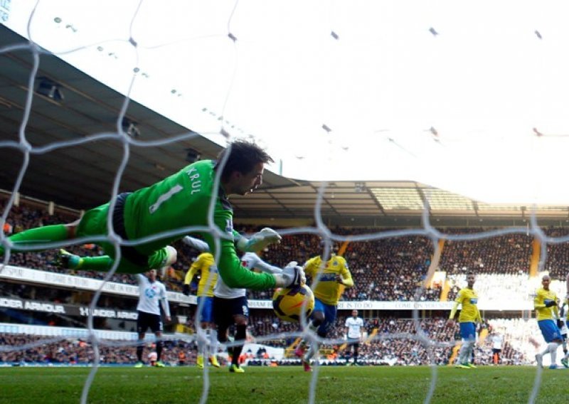 Newcastle spustio skupocjeni Tottenham na zemlju