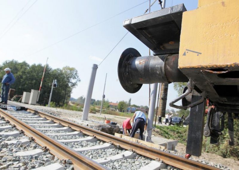Pješak podletio pod vlak u Zagrebu
