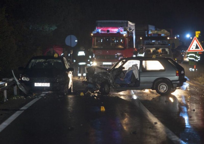 U sudaru triju vozila poginula jedna osoba