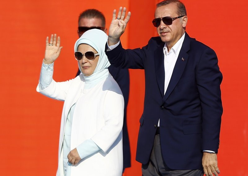 Erdogan putuje u Pariz u nadi da će obnoviti veze s EU-om