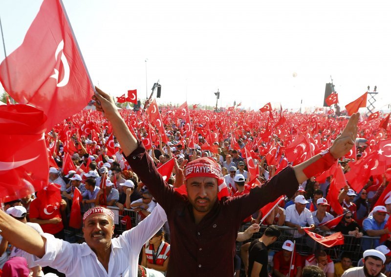 'Erdogane, ti si dar od Boga. Naredi nam da umremo i bit će tako'