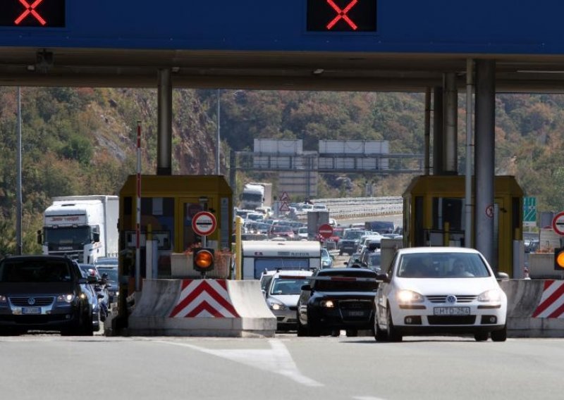 Zbog prometne nesreće vozi se otežano na autocesti Rijeka - Zagreb