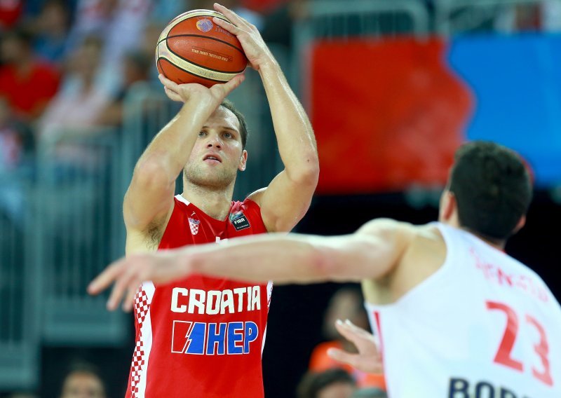 Hrvatski košarkaši pukli u zadnjim minutama; slavlje Srbije
