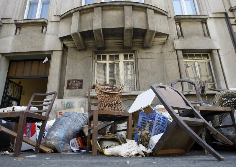 Smeće na ulicama, a Bandić tvrdi da ga nema